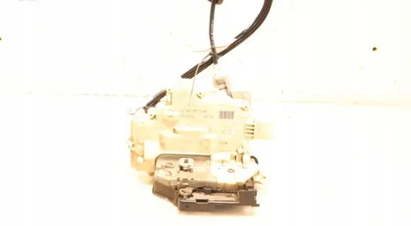 Volkswagen PASSAT B7 USA Front door lock 3C1837016A