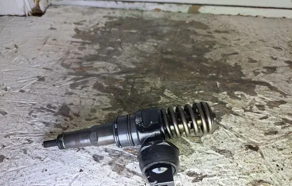 Volkswagen PASSAT B5.5 Fuel injector 038130073AJ