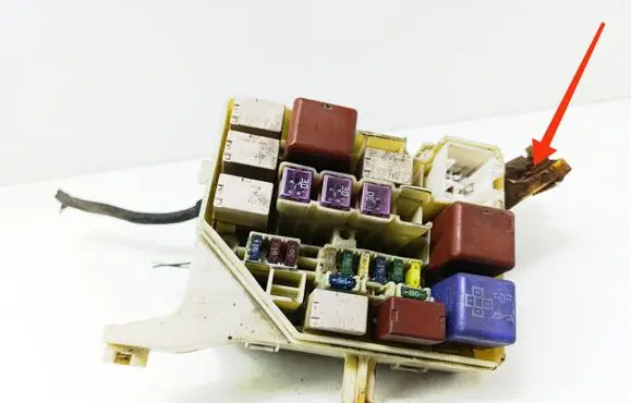 Toyota Yaris Fuse module