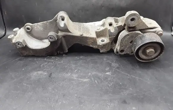 Nissan Qashqai Generator/alternator bracket 82008881264 117507568R