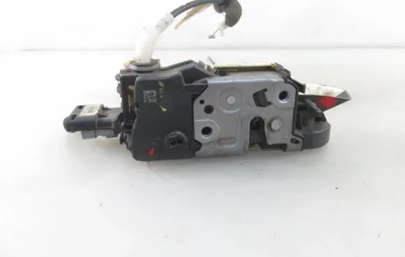 Peugeot Partner Rear door lock 828418