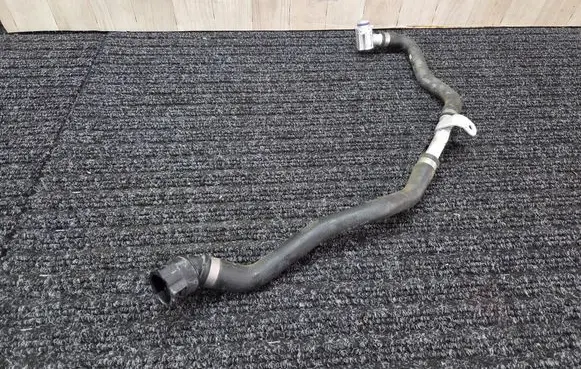 Engine coolant pipe/hose