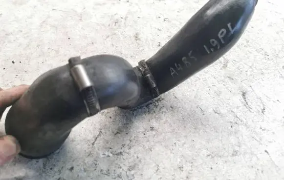 Audi A4 S4 B5 8D Intercooler hose/pipe 8d0145828h