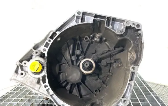 Nissan Qashqai Manual 5 speed gearbox TL4162