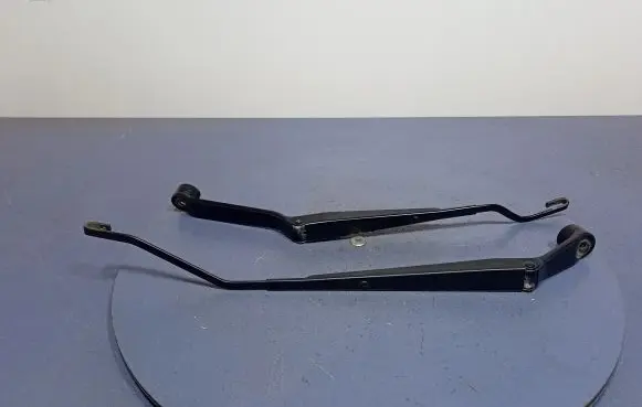 Suzuki Swift II Front wiper blade arm