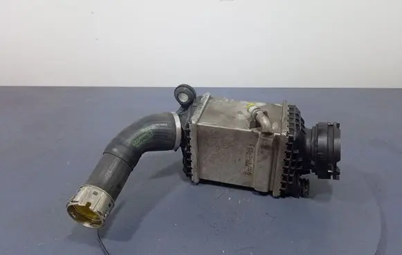 BMW 7 F01 F02 F03 F04 Intercooler radiator 8619391