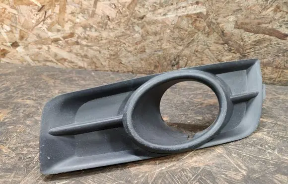 Chevrolet Cruze Front fog light trim/grill 96981086