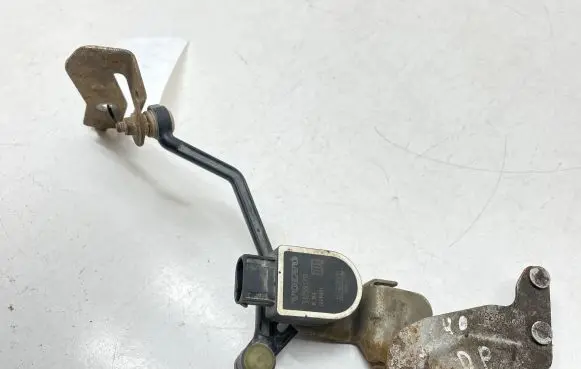 Volvo V40 Cross country Front height sensor lever 31258179 20160523 0666