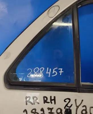 Toyota Yaris Front windscreen/windshield window 
