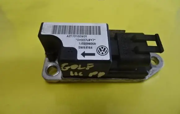 Volkswagen Golf III Airbag deployment crash/impact sensor 1J0909606A 5WK4164