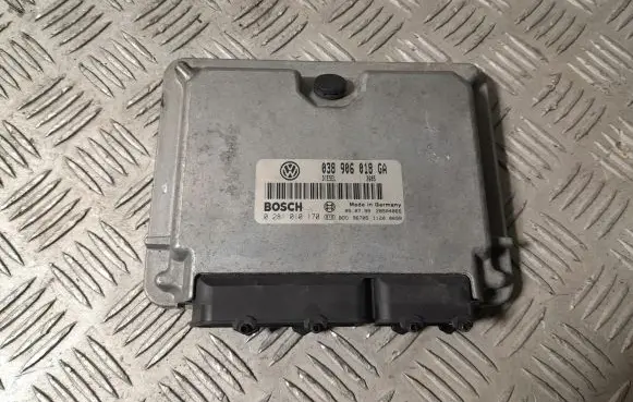 Volkswagen PASSAT B5 Engine control unit/module 038906018GA