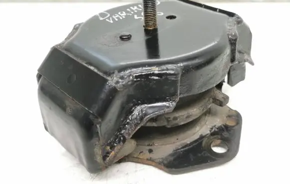 Mitsubishi Pajero Engine mount bracket