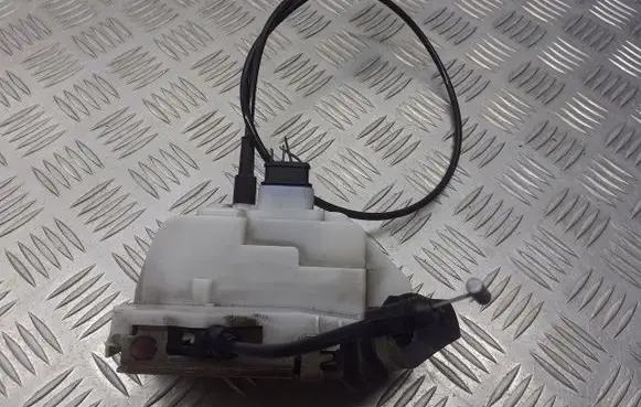 Renault Megane II Front door lock