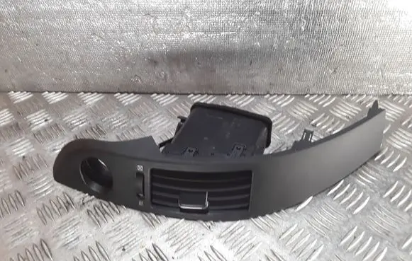 Toyota Corolla Verso AR10 Dash center air vent grill 5567064010 6556434010