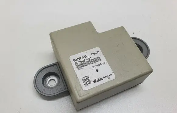 BMW 5 E60 E61 Antenna control unit 6935024 693502401