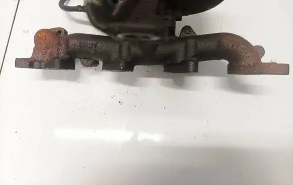 KIA Carens I Exhaust manifold