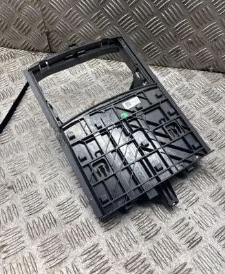 BMW 5 G30 G31 G38 Glove box central console 9330629