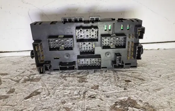 Volkswagen PASSAT B3 Fuse module 171941813D 171941821D 827300