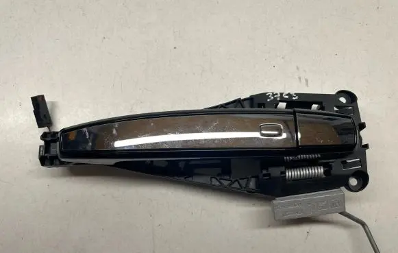 Buick Encore I Rear door exterior handle 630109301