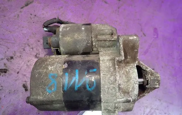 Renault Scenic I Starter motor D7E22