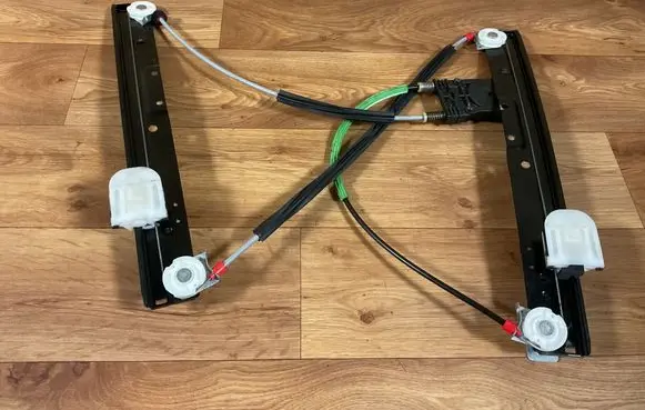 Ford Mondeo MK IV Front window lifting mechanism without motor 7S71A23200BX