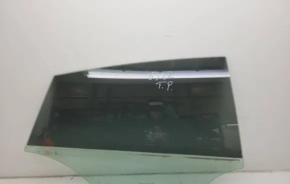Rear door window glass