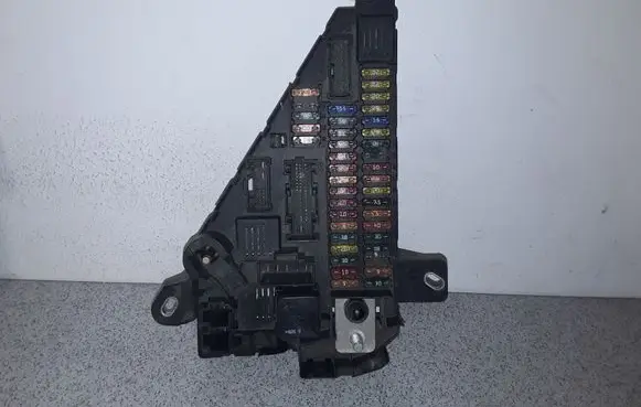 BMW 5 E60 E61 Fuse module 6906619 6906618