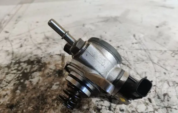 Nissan Qashqai Fuel injection high pressure pump H8201146431 166307020R 07712