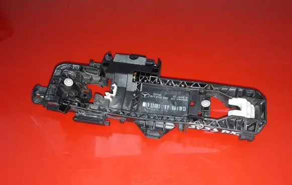 Mercedes-Benz C W204 Front door exterior handle/bracket A2042600734 970591100 A345701