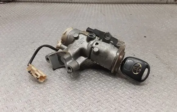 Toyota Avensis Verso Ignition lock 45020287