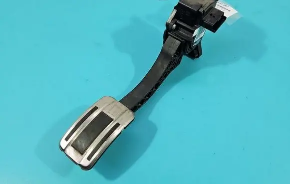 Peugeot 5008 II Accelerator throttle pedal 9674829180 IMPRK1600061