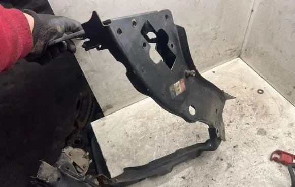 Mercedes-Benz E W211 Side radiator support slam panel 