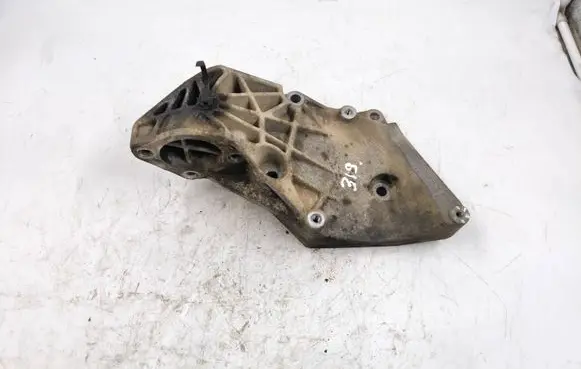 Cadillac CTS A/C compressor mount bracket 24403558 77162