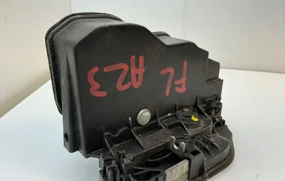 BMW 5 E60 E61 Front door lock 7202144 7202143