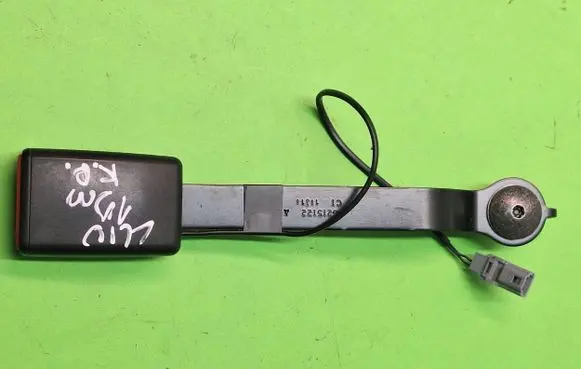 Renault Clio IV Front seatbelt buckle 8305003