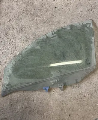 Nissan Almera N16 Front door window glass four-door