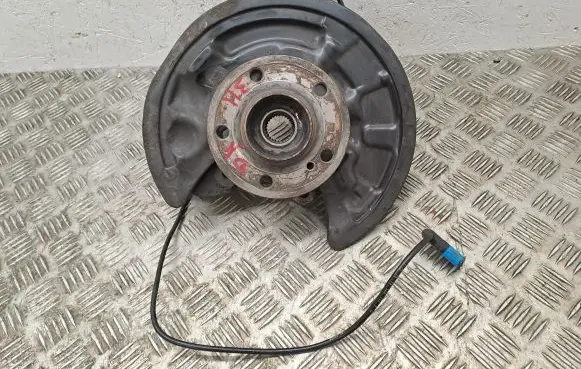 Mercedes-Benz CLA C117 X117 W117 Rear wheel hub 2460006 A2469059402