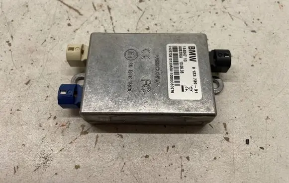 BMW 5 F10 F11 Aerial antenna amplifier 9123739 14404710 10R024860