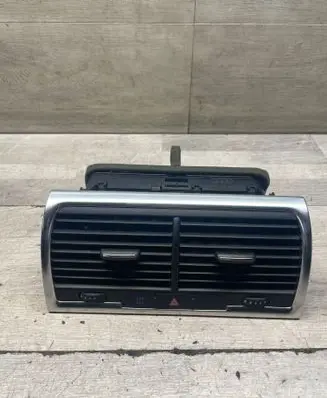 Audi Q7 4L Dash center air vent grill 4L0820951