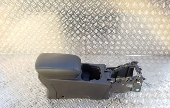 Ford Focus Armrest SD0526102436801