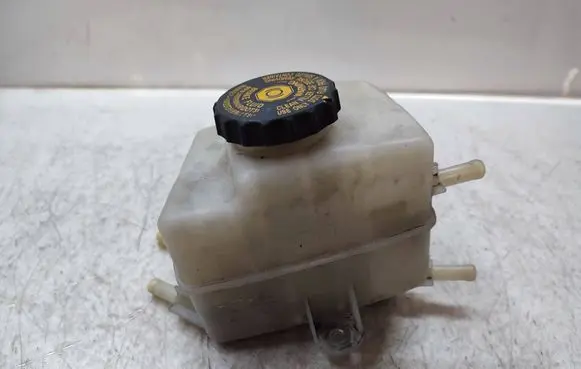Lexus RX 450H Brake fluid reservoir 240400