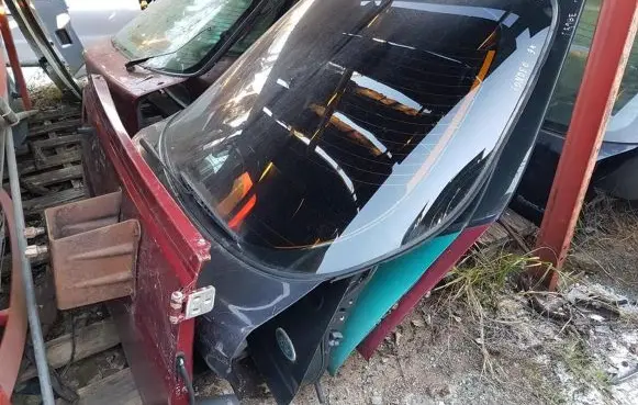 Ford Maverick Tailgate/trunk/boot lid PILKAS