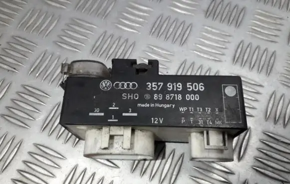 Volkswagen Golf III Coolant fan relay 357919506 898718000