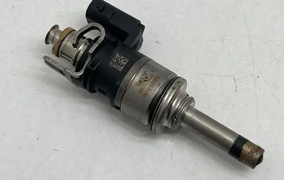 Porsche Macan (95B) Fuel injector 94611012830
