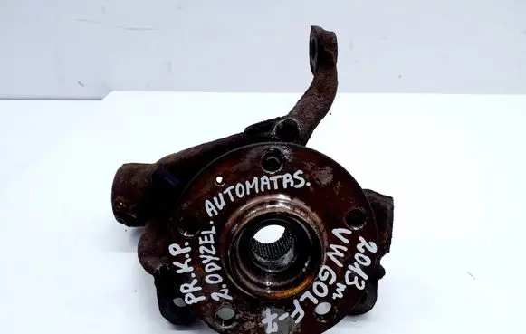 Volkswagen Golf VII Front wheel hub 