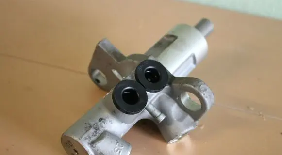 Audi A4 S4 B7 8E 8H Master brake cylinder