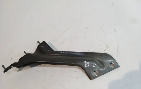 Audi Q5 SQ5 Fender mounting bracket 8R0821135