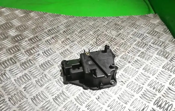 Volkswagen Golf VII Oil breather separator 04E103464AM