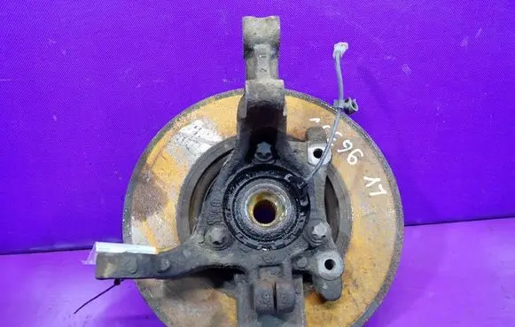 Opel Zafira B Front wheel hub spindle knuckle