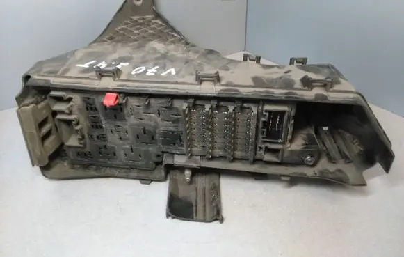 Volvo V70 Fuse module 518322326 8637841